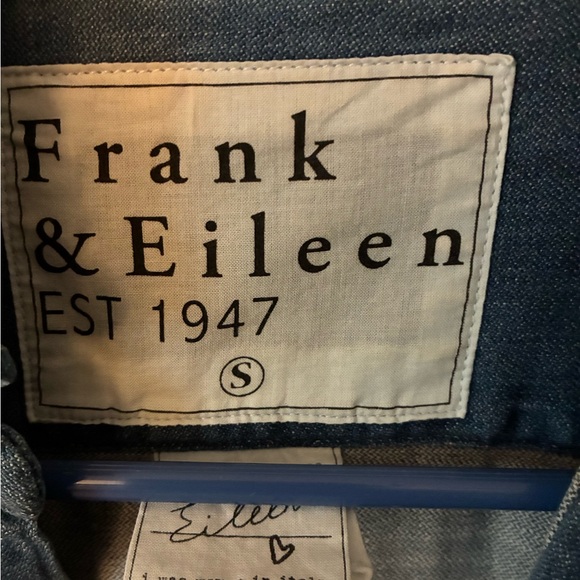 Frank & Eileen Ruffle Button-up, Size Small - Picture 3 of 4